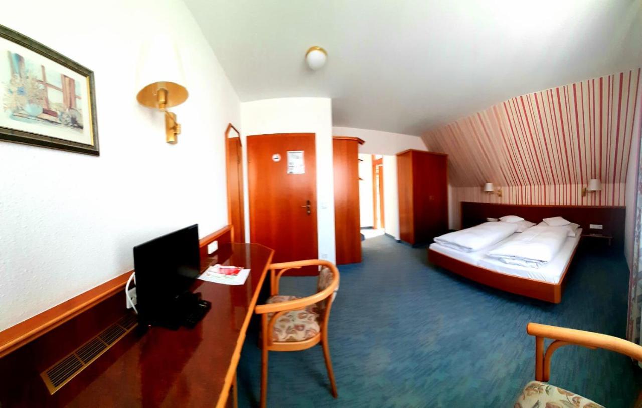 Garni Hotel Maselheimer Hof Екстериор снимка