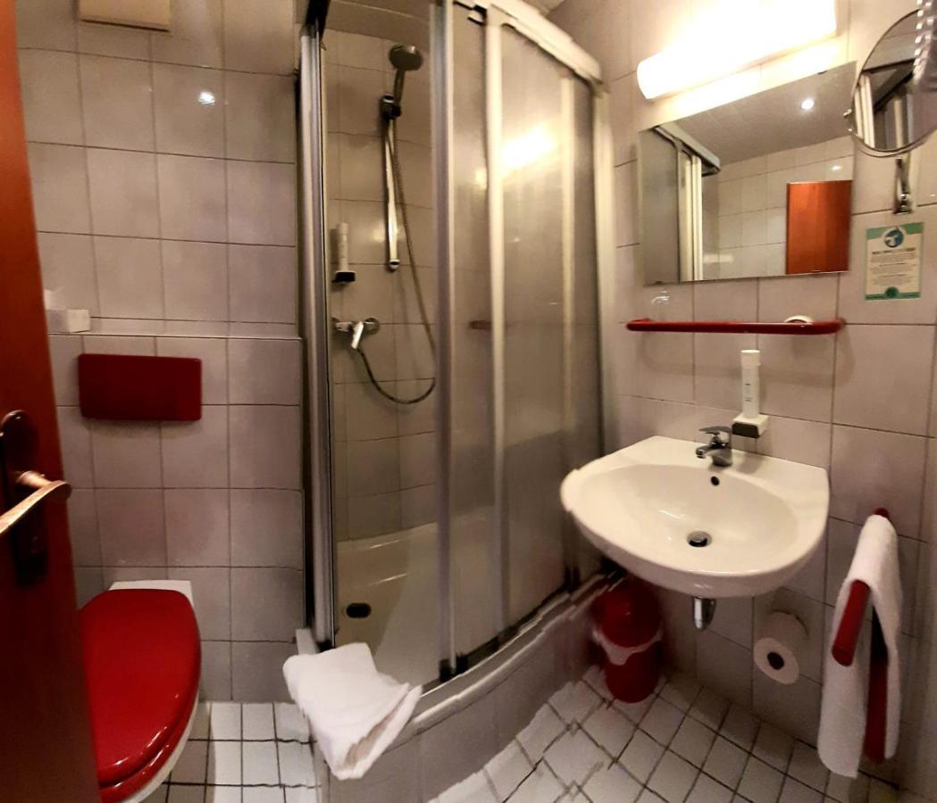 Garni Hotel Maselheimer Hof Екстериор снимка