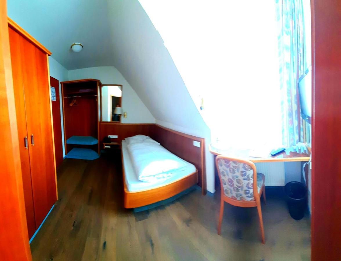 Garni Hotel Maselheimer Hof Екстериор снимка