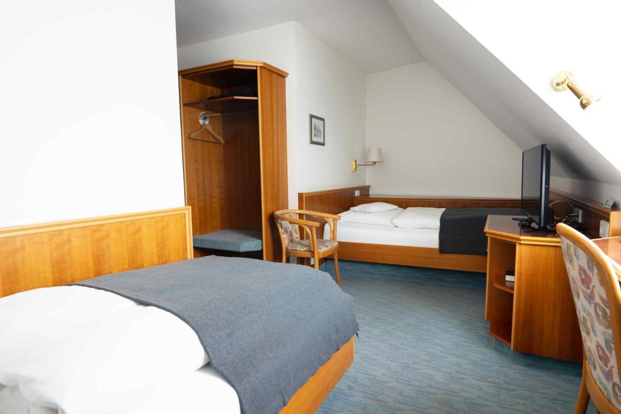 Garni Hotel Maselheimer Hof Екстериор снимка