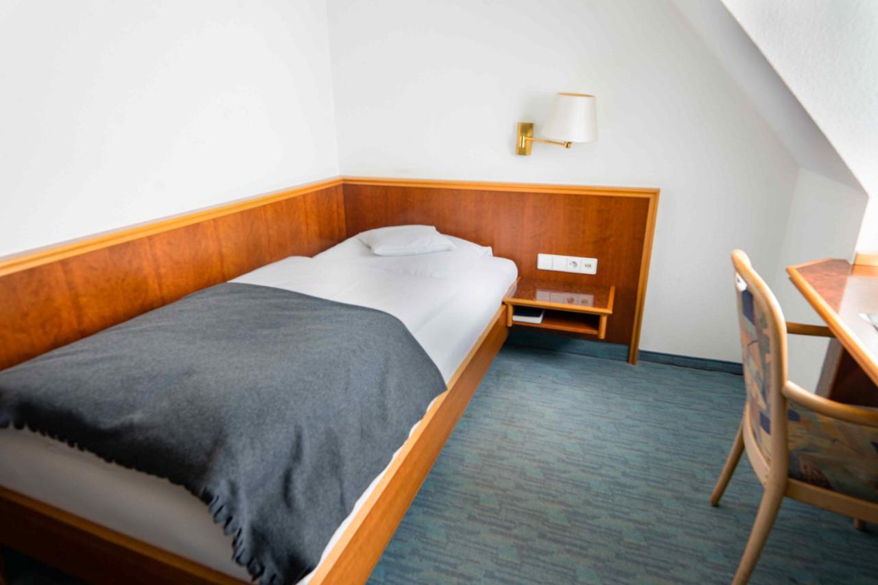 Garni Hotel Maselheimer Hof Екстериор снимка