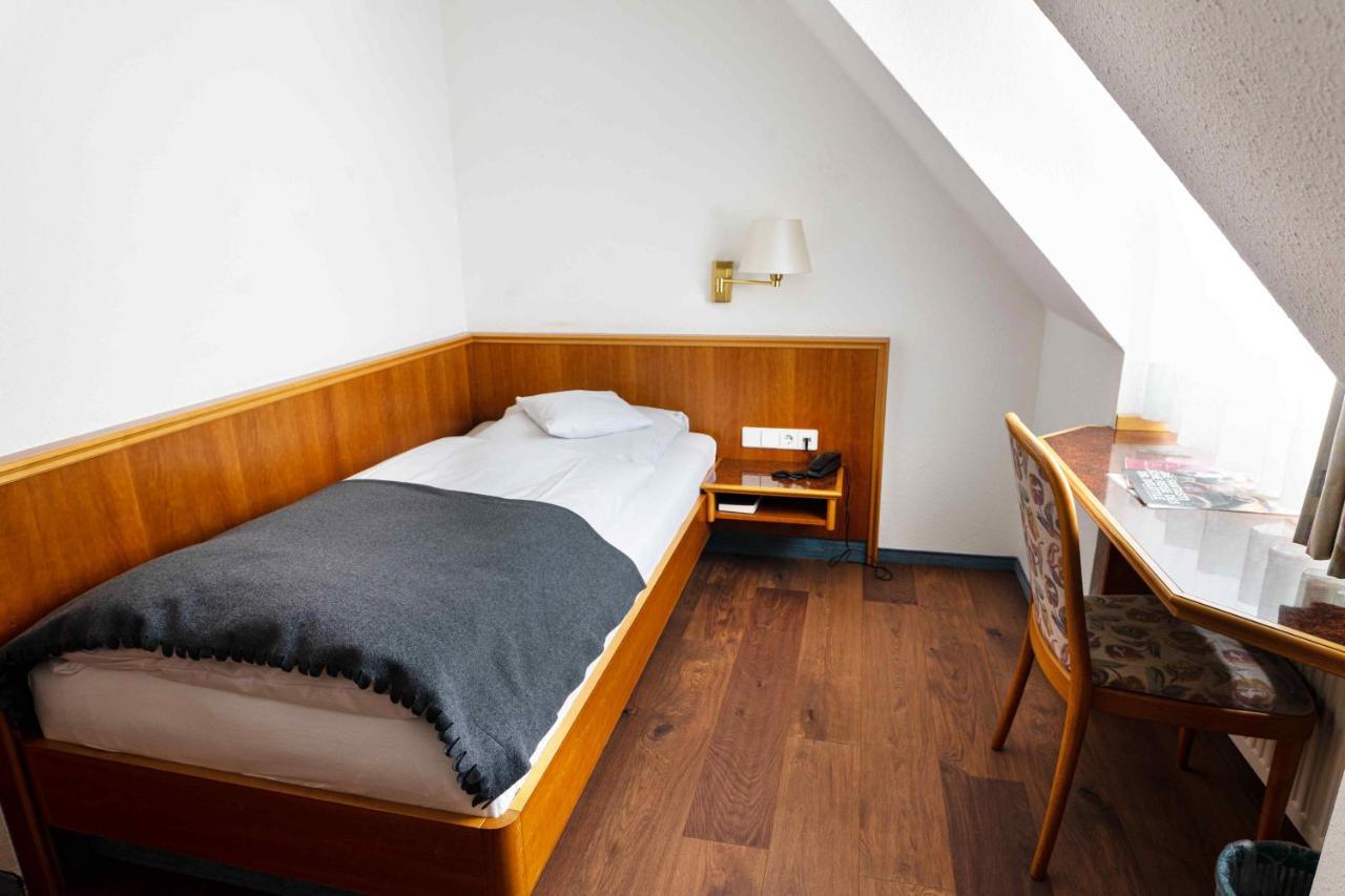 Garni Hotel Maselheimer Hof Екстериор снимка
