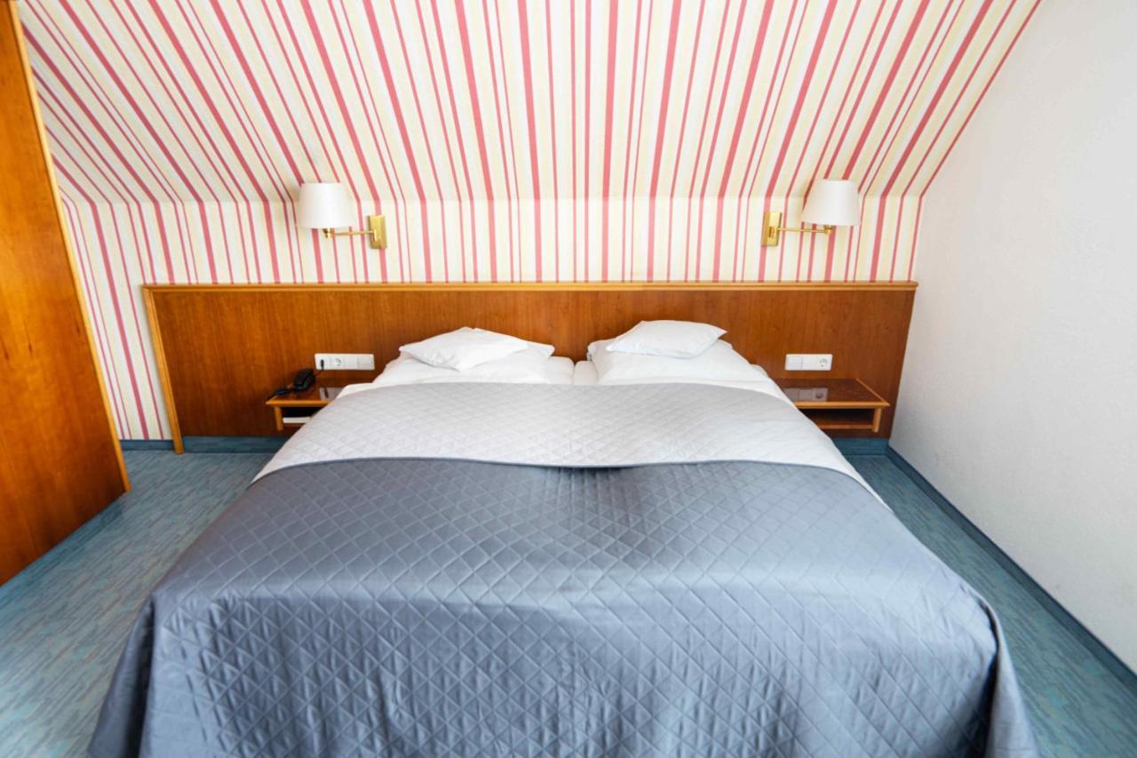Garni Hotel Maselheimer Hof Екстериор снимка