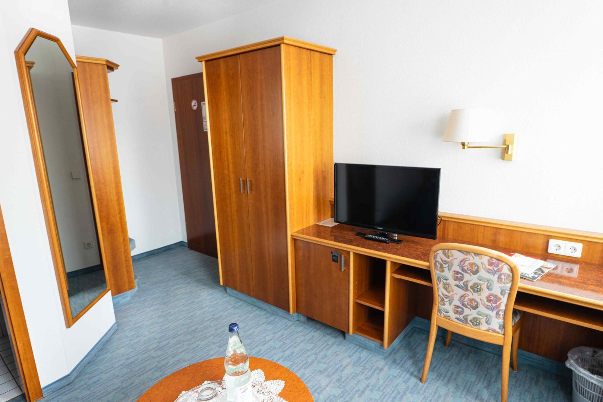 Garni Hotel Maselheimer Hof Екстериор снимка