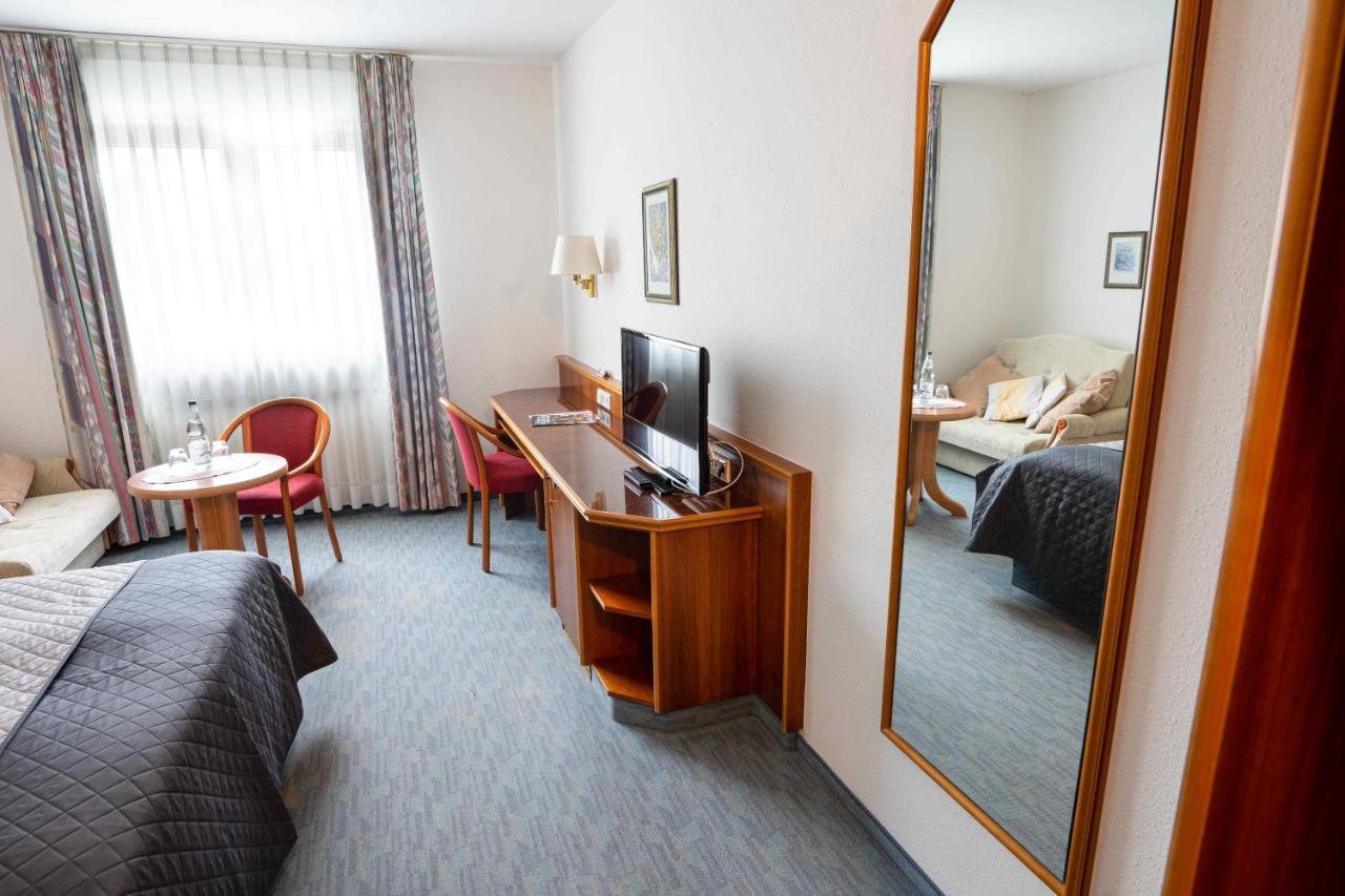 Garni Hotel Maselheimer Hof Екстериор снимка