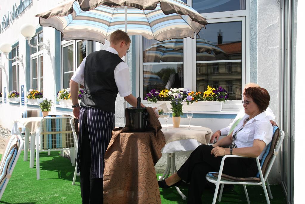 Garni Hotel Maselheimer Hof Екстериор снимка