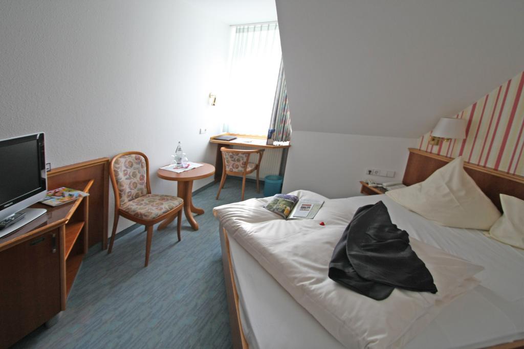 Garni Hotel Maselheimer Hof Екстериор снимка